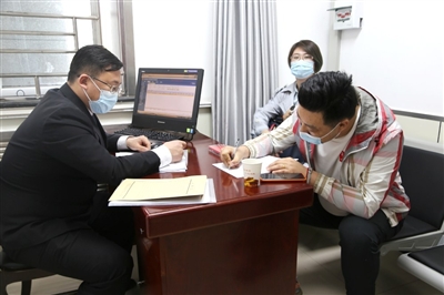 <p> 被执行人与申请执行人分别在承诺书、申请结案书上签字,执行案件实现案结事了。</p>